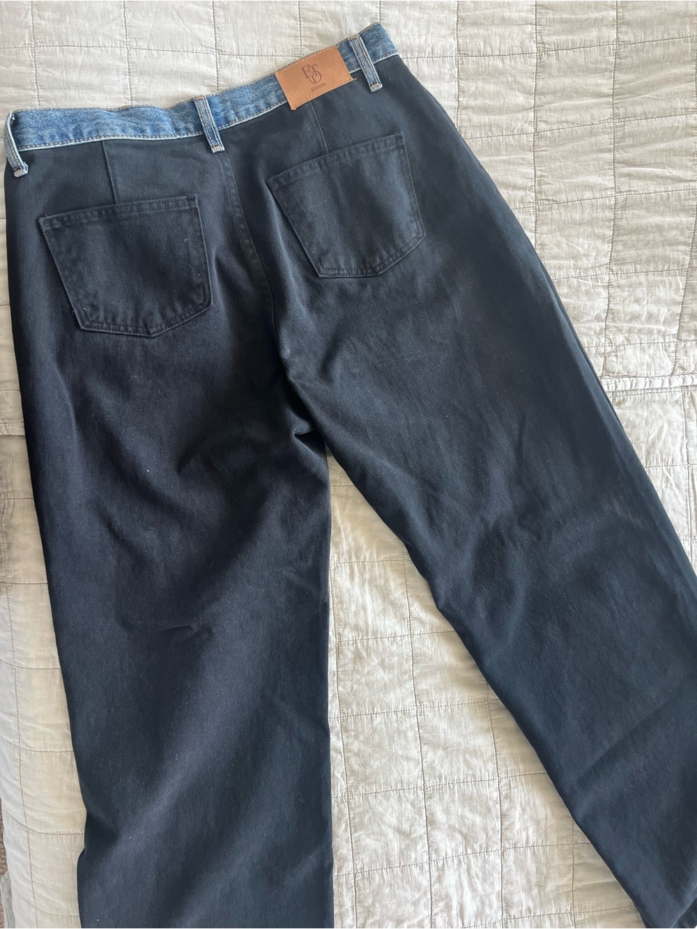 The Frankie Shop HAYLA CONTRAST DENIM PANTS - BLACK/BLUE - Picture 4 of 5